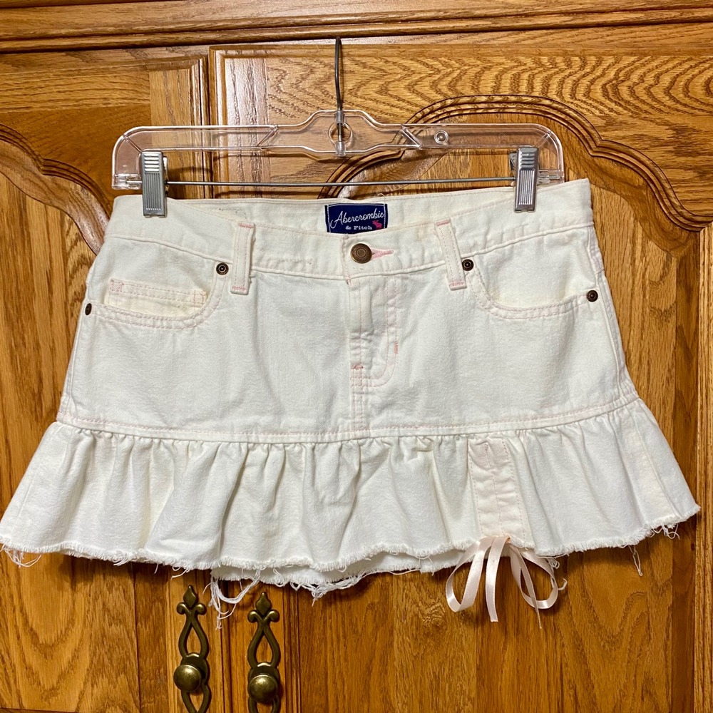 Vtg Y2K Abercrombie & Fitch White Denim Ruffle Mini Skirt 4 Low Rise Frayed Hem